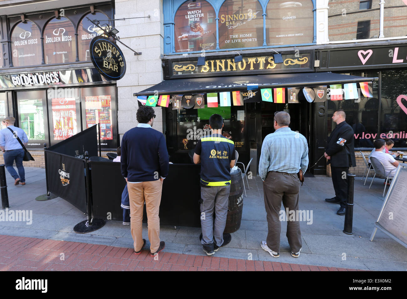 Men watch a World Cup soccer match outside Sinnotts pub in Dublin city centre Stock Photo Alamy
