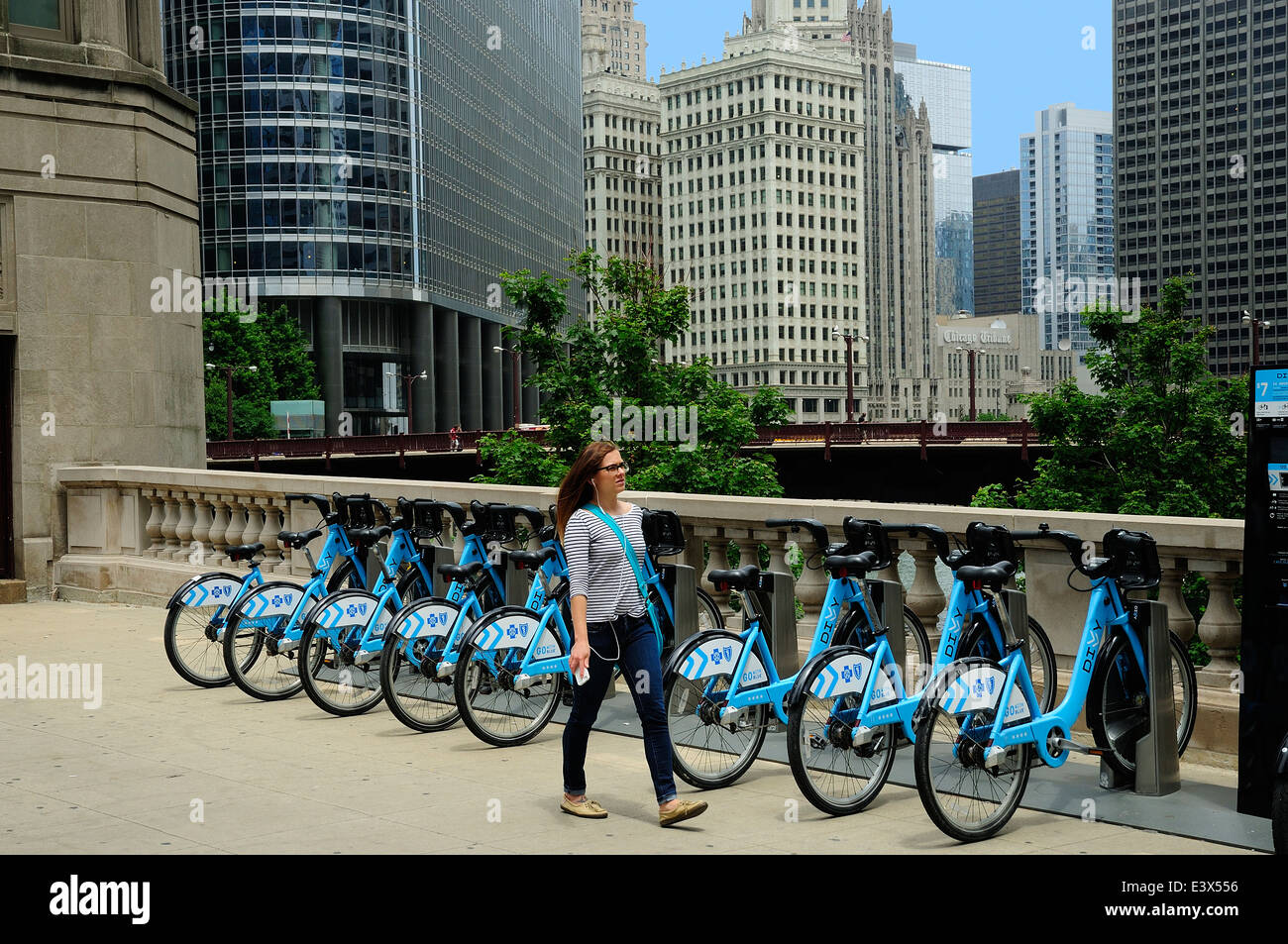 Chicago DIVY bicycle rental station at N. State Street Bridge with