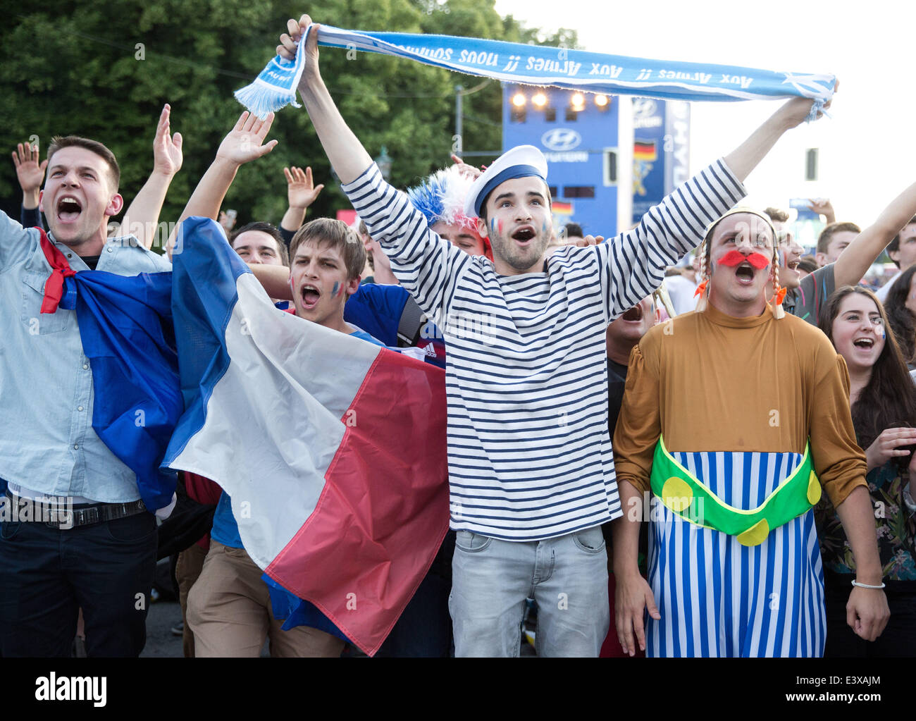 Fans cheer after France wins in the Brazil 2014 World Cup match against Nigeria at a Public Viewing event at the Brandeburg Gate in Berlin, Germany, 30 June 2014. Photo: Joerg Carstensen Stock Photo