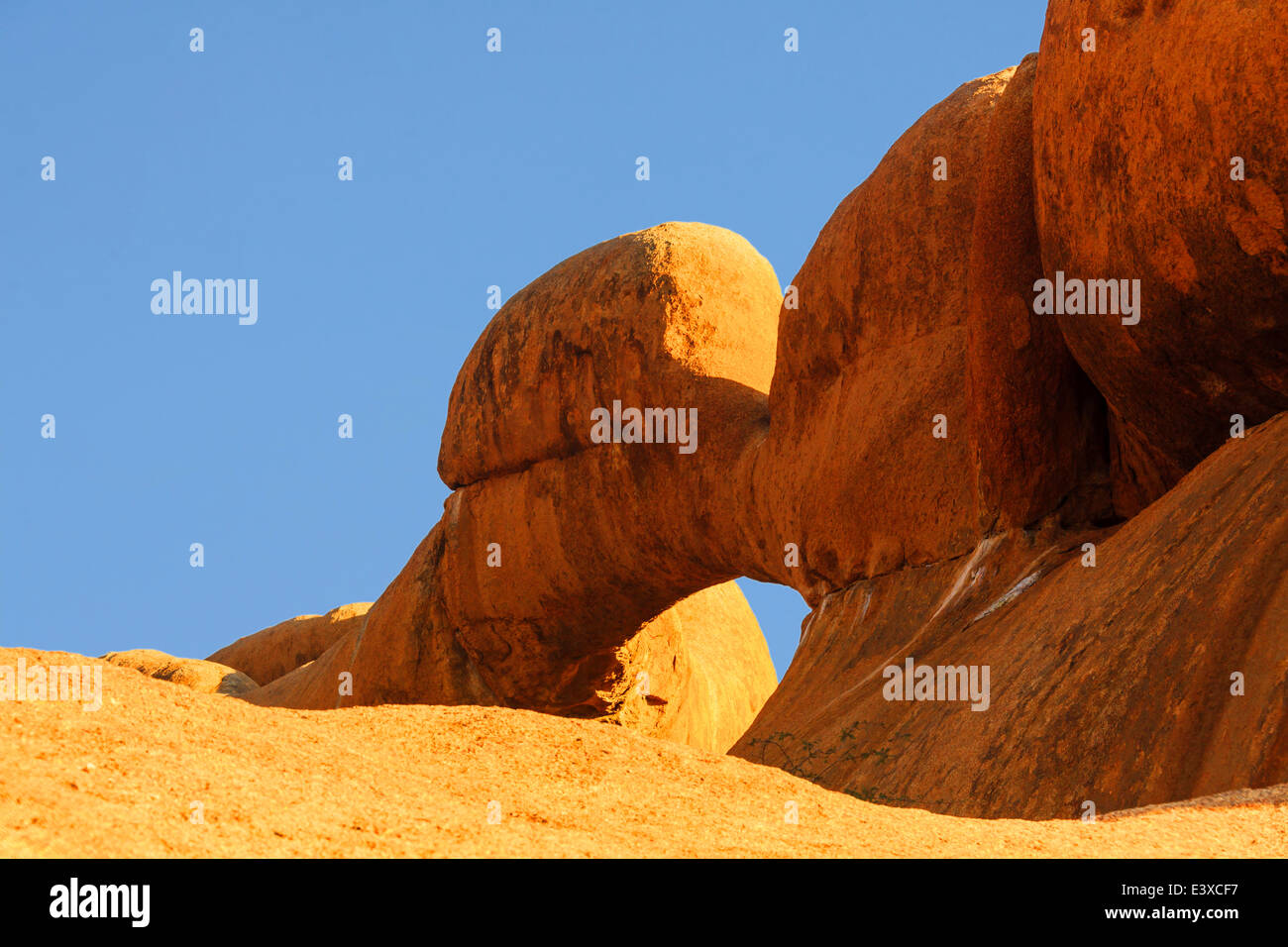 Rock formation The Bridge in evening light, rock arch, natural arch, Pontok Mountains, Great Spitzkoppe Nature Reserve, Namibia Stock Photo