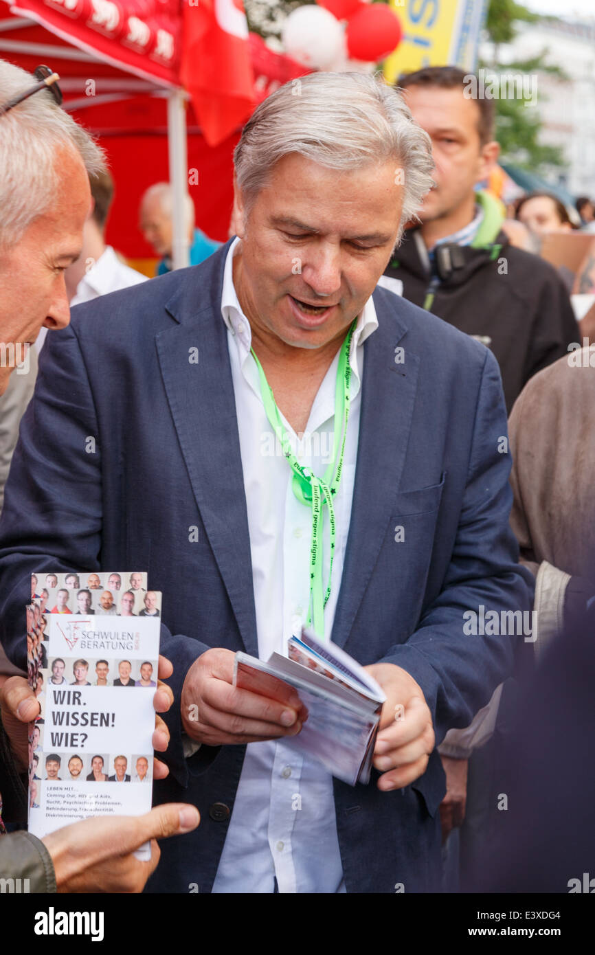 Governing Mayor Klaus Wowereit at the SPD info booth during the 22nd annual LGBT street fair at Nollendorfplatz, Berlin. Stock Photo