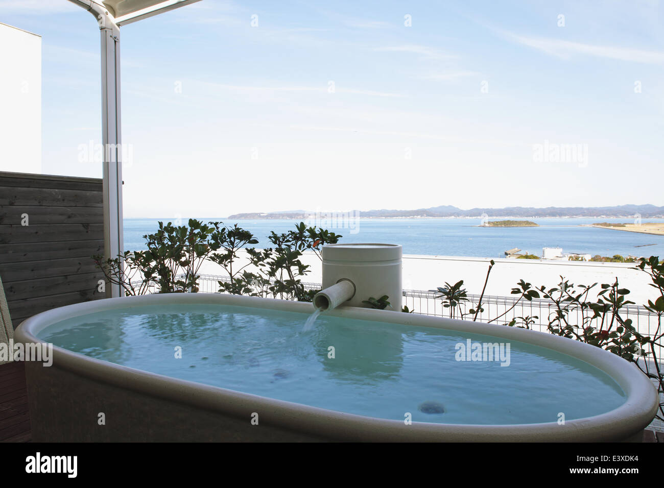 Japanese outdoor bath hi-res stock photography and images - Alamy