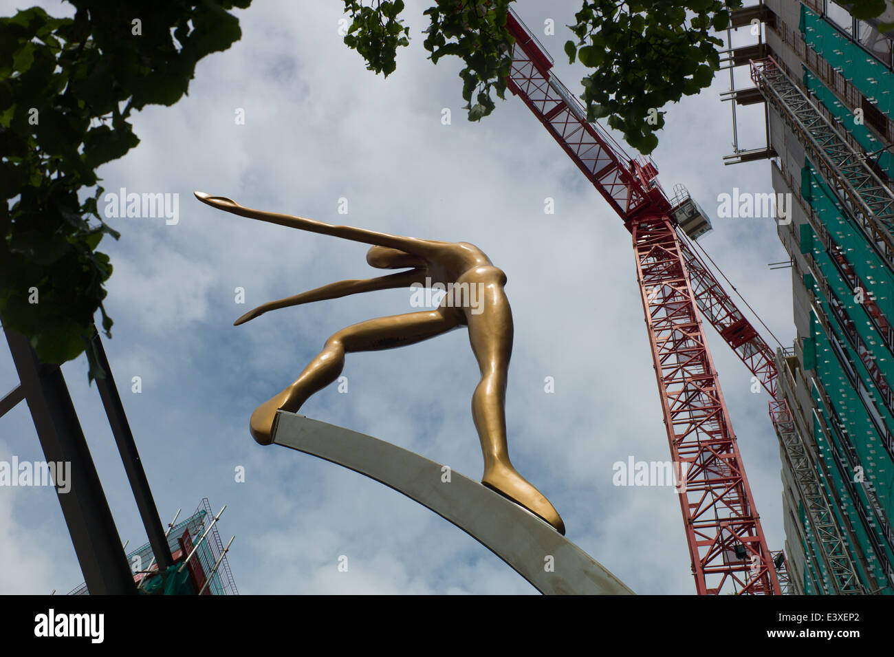 Colin Spofforth sculpture amongst the new development at First Street ...