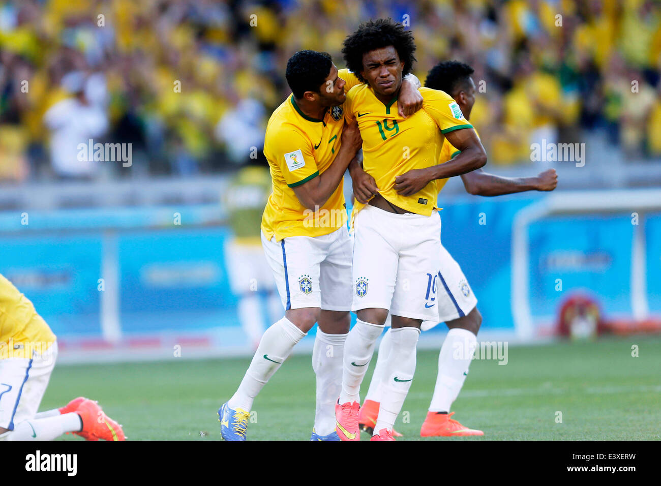 Belo Horizonte, Brazil. © D. 28th June, 2014. (L-R) Hulk, Willian (BRA) Football/Soccer : Hulk and Willian of Brazil celebrate after winning the penalty shoot out during the FIFA World Cup Brazil 2014 Round of 16 match between Brazil 1(3-2)1 Chile at Estadio Mineirao in Belo Horizonte, Brazil. © D .Nakashima/AFLO/Alamy Live News Stock Photo