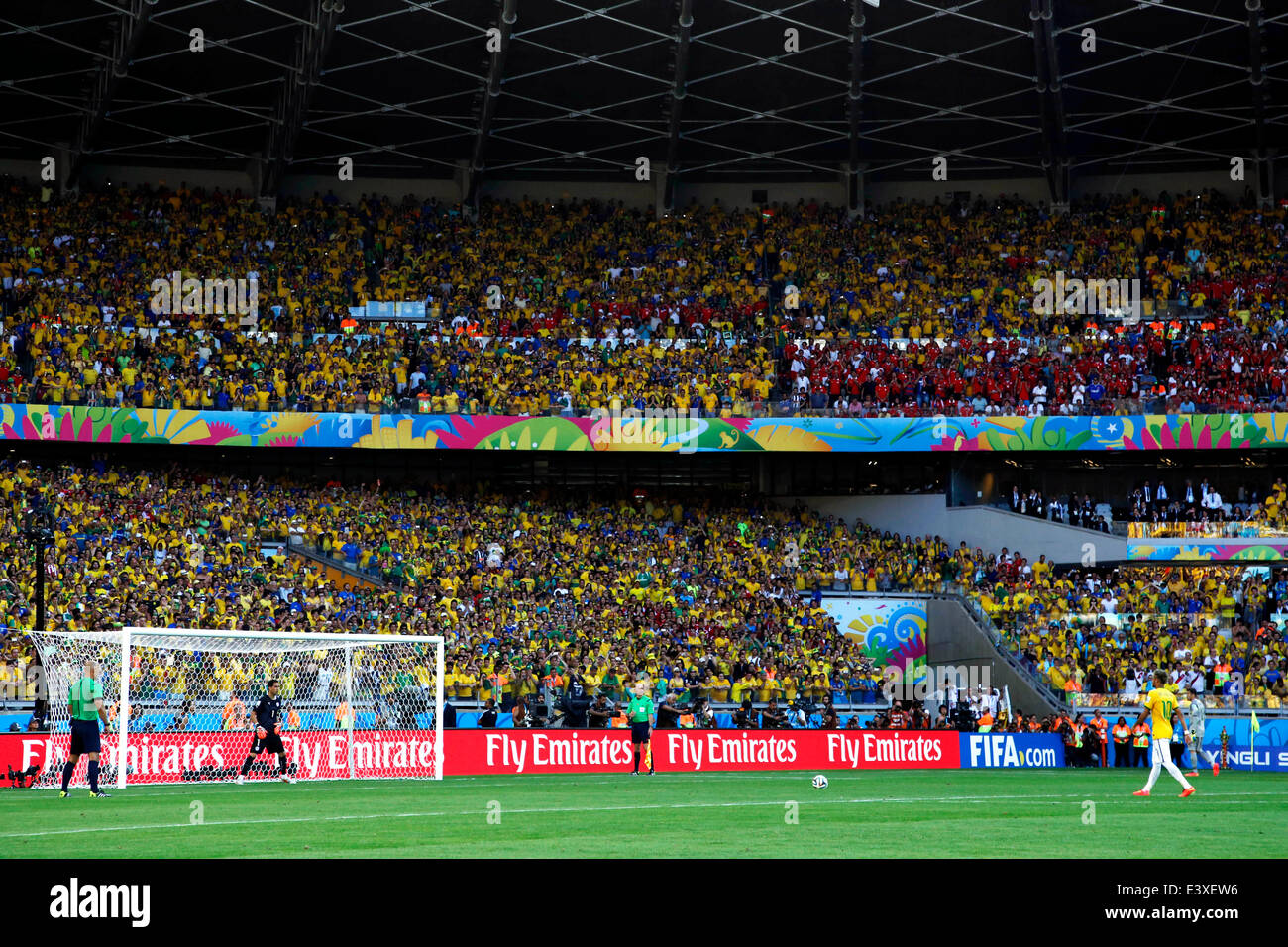 Belo Horizonte, Brazil. © D. 28th June, 2014. Claudio Bravo (CHI), Neymar (BRA) Football/Soccer : Neymar of Brazil scores his penalty shoot out during the FIFA World Cup Brazil 2014 Round of 16 match between Brazil 1(3-2)1 Chile at Estadio Mineirao in Belo Horizonte, Brazil. © D .Nakashima/AFLO/Alamy Live News Stock Photo