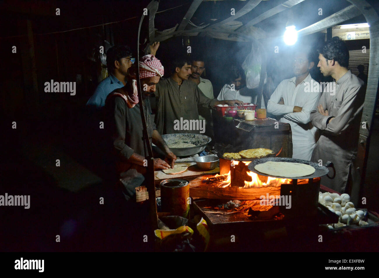 Quetta. 1st July, 2014. People buy traditional food during the holy fasting month of Ramadan in southwest Pakistan's Quetta, July 1, 2014. © Asad/Xinhua/Alamy Live News Stock Photo