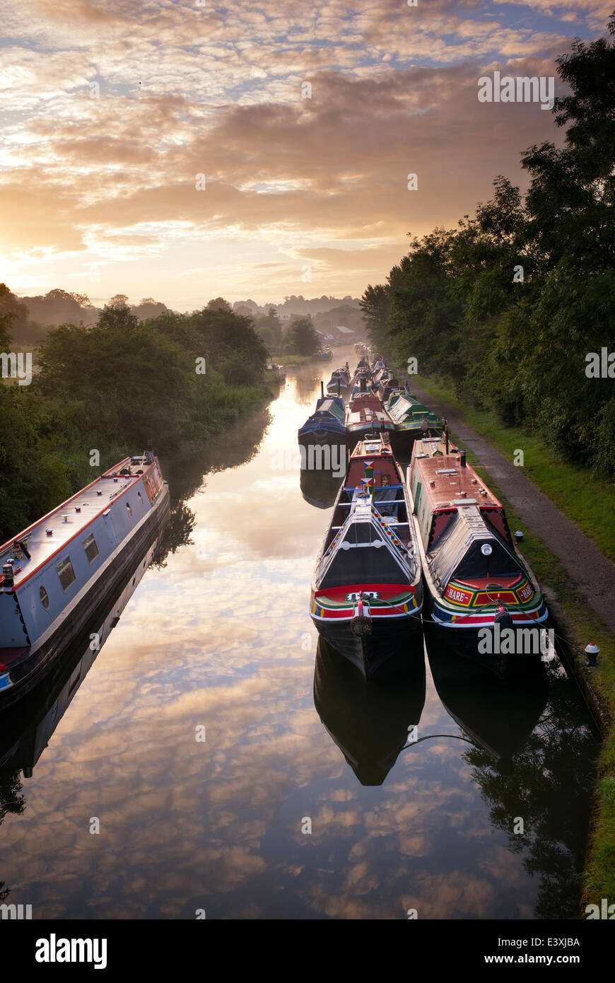 Narrowboats at Braunston Historic Canal Rally on the Grand Union canal at sunrise.  Braunston, Northamptonshire, England Stock Photo