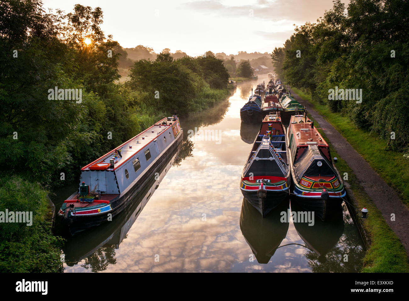 Narrowboats at Braunston Historic Canal Rally on the Grand Union canal at sunrise.  Braunston, Northamptonshire, England Stock Photo