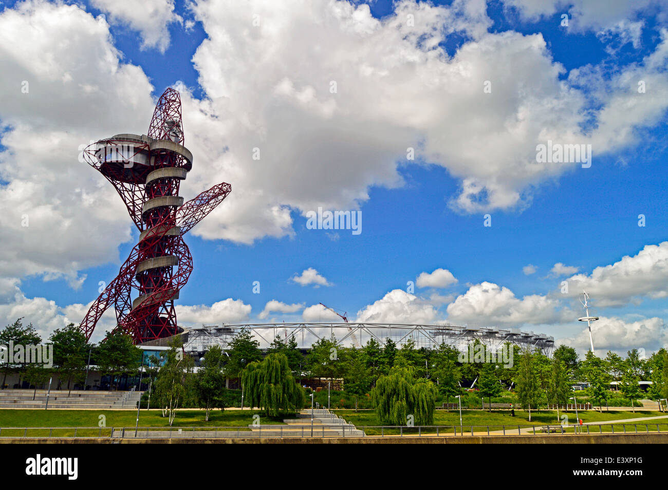 View of the ArcelorMittal Orbit and the Olympic Stadium at the Queen Elizabeth Olympic Park, Stratford, London, England, UK Stock Photo