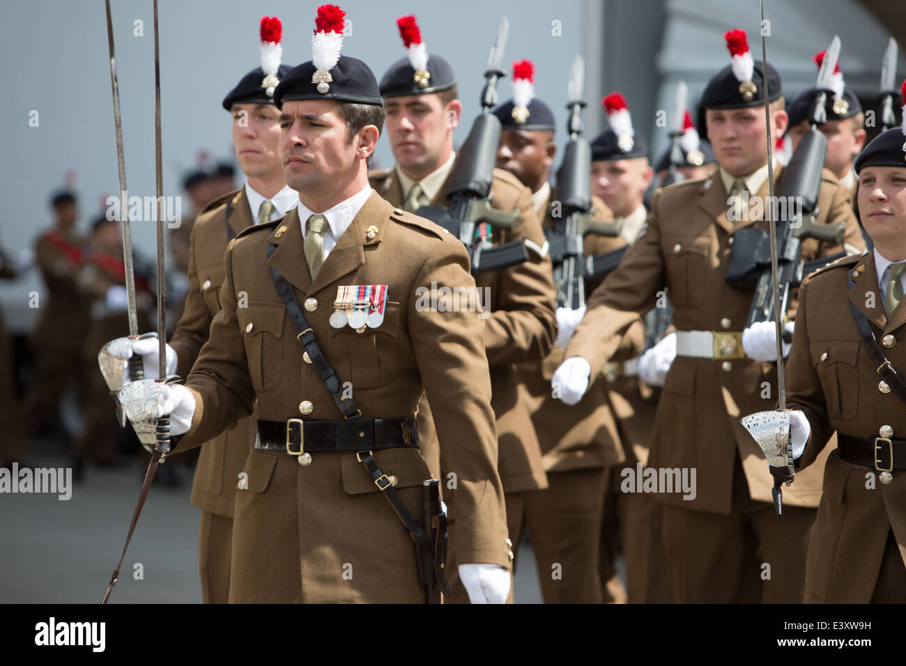 Royal Regiment Of Fusiliers, Marching Through Warwick Stock Photo - Alamy