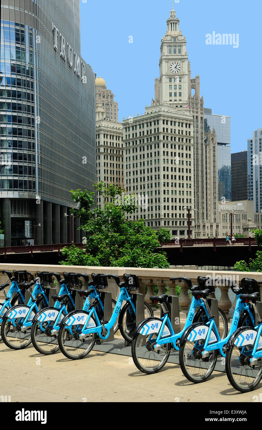 Chicago DIVY bicycle rental station at N. State Street Bridge with