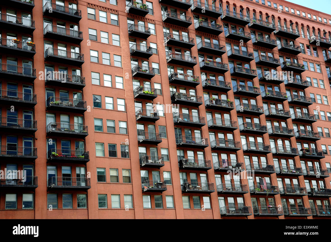Chicago apartment building along the river Stock Photo Alamy