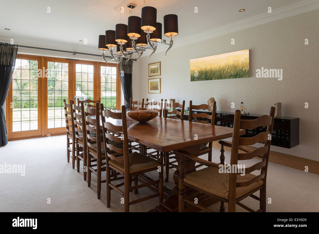 Dining table and chairs in traditional dining room Stock Photo Alamy