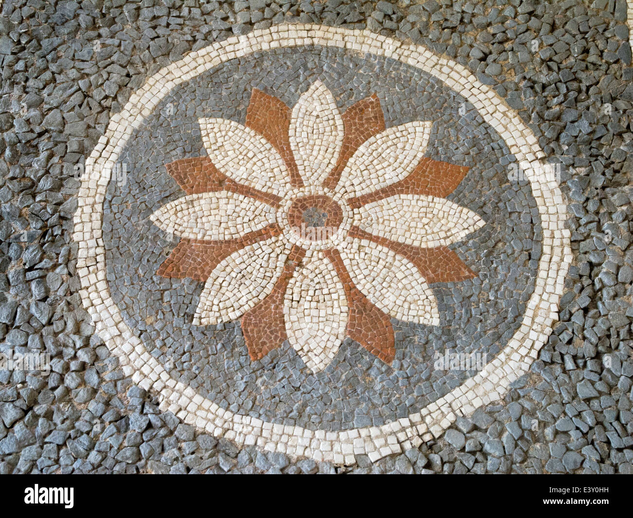 Griechenland, Rhodos-Stadt, Archäologisches Museum im 'Neuen Ordenshospital', Mosaik im Arkadengang beim Garten Stock Photo