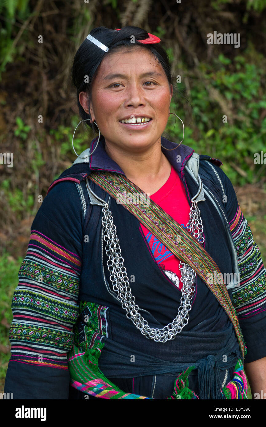 Mai, a Hmong woman, wearing characteristic silver jewellery, on the road to Cat Cat Village, SaPa, Vietnam Stock Photo