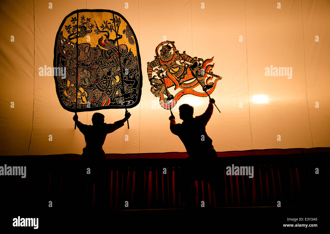 Shadow puppet thailand hi-res stock photography and images - Alamy