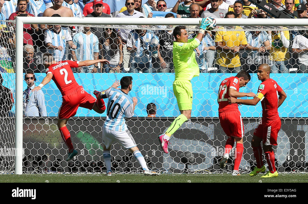 Sao Paulo, Brazil. 1st July, 2014. Switzerland's goalkeeper Diego Benaglio (C) jumps for the ball during a Round of 16 match between Argentina and Switzerland of 2014 FIFA World Cup at the Arena de Sao Paulo Stadium in Sao Paulo, Brazil, on July 1, 2014. Credit:  Xu Zijian/Xinhua/Alamy Live News Stock Photo