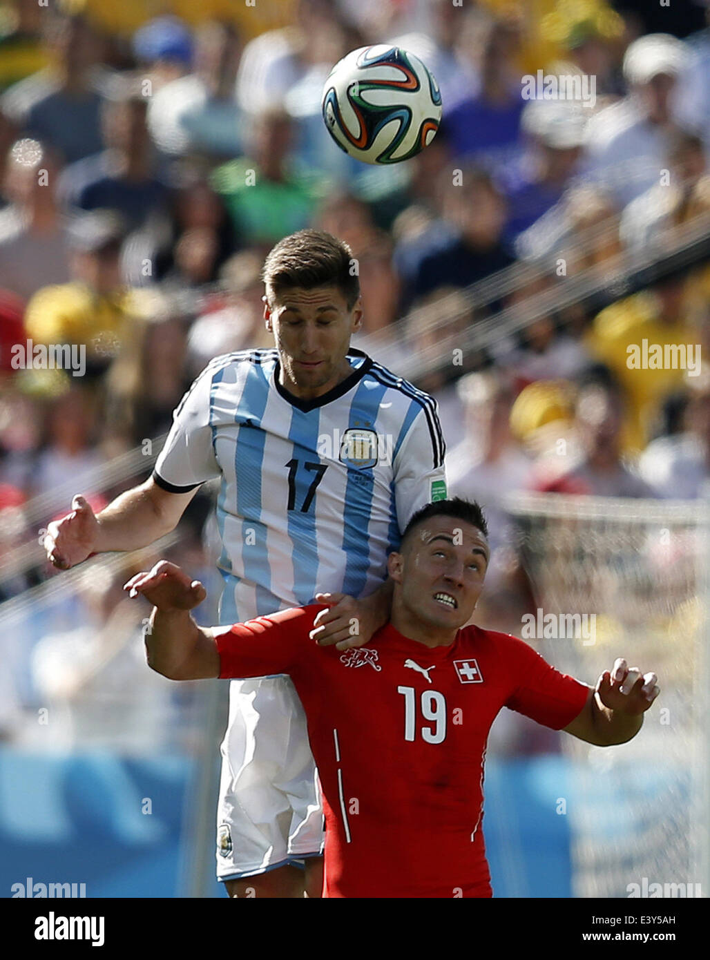 Sao Paulo, Brazil. 1st July, 2014. Argentina's Federico Fernandez (L) competes for a header with Switzerland's Josip Drmic during a Round of 16 match between Argentina and Switzerland of 2014 FIFA World Cup at the Arena de Sao Paulo Stadium in Sao Paulo, Brazil, on July 1, 2014. Credit:  Wang Lili/Xinhua/Alamy Live News Stock Photo