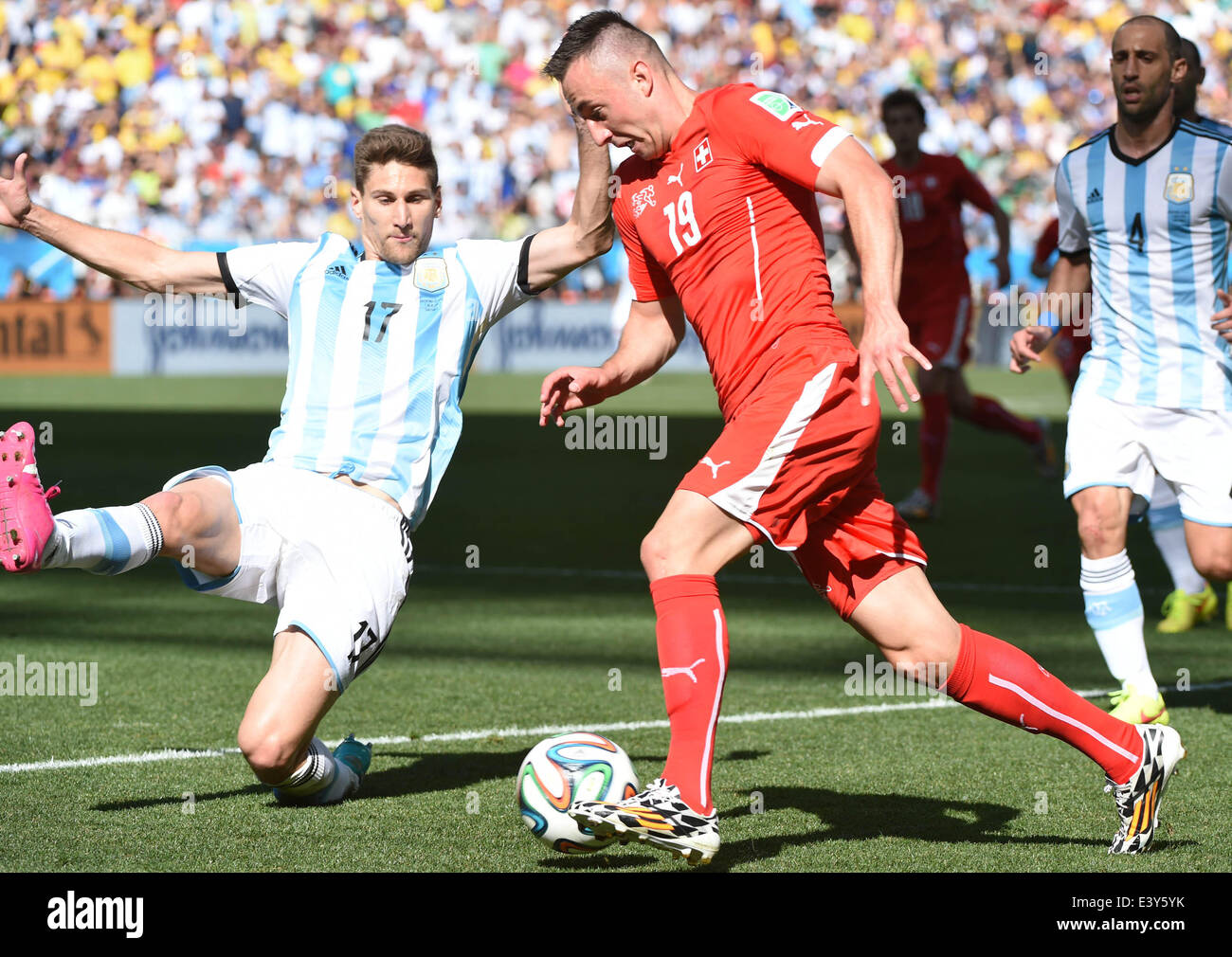 Sao Paulo, Brazil. 1st July, 2014. Switzerland's Josip Drmic (R) vies with Argentina's Federico Fernandez during a Round of 16 match between Argentina and Switzerland of 2014 FIFA World Cup at the Arena de Sao Paulo Stadium in Sao Paulo, Brazil, on July 1, 2014. Credit:  Wang Yuguo/Xinhua/Alamy Live News Stock Photo