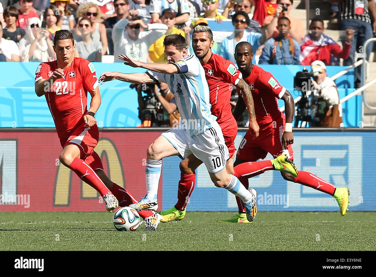 Sao Paulo, Brazil. 1st July, 2014. Argentina's Lionel Messi (2nd L) vies with Switzerland's Fabian Schaer (1st L) during a Round of 16 match between Argentina and Switzerland of 2014 FIFA World Cup at the Arena de Sao Paulo Stadium in Sao Paulo, Brazil, on July 1, 2014. Credit:  Xu Zijian/Xinhua/Alamy Live News Stock Photo