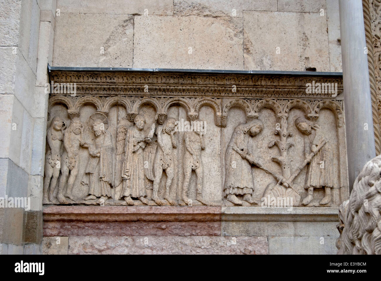 Wiligelmo genesi hires stock photography and images Alamy