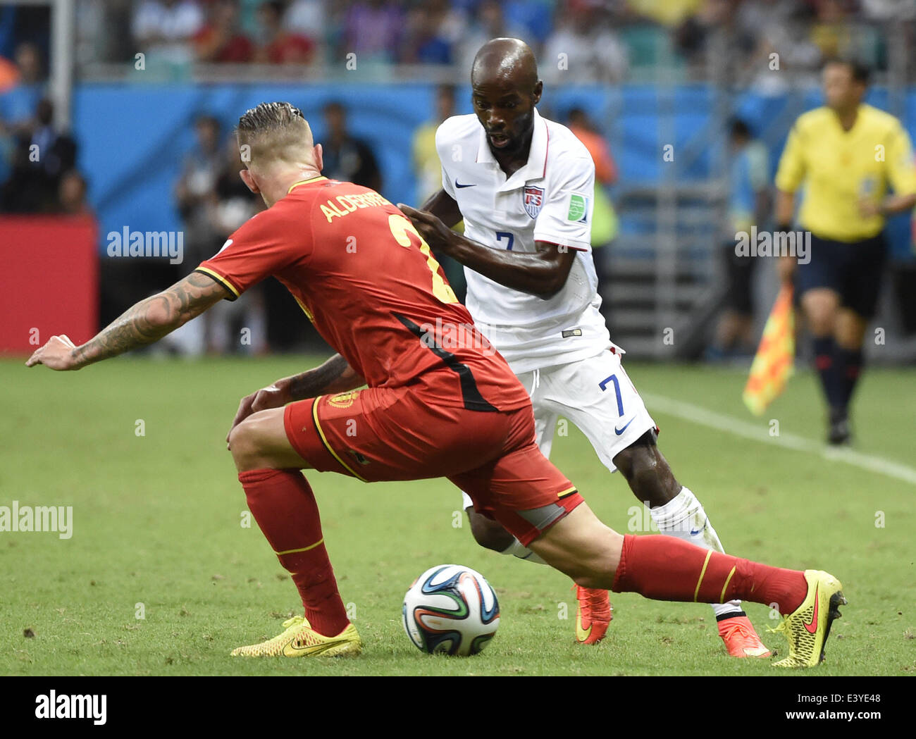 Salvador, Brazil. 1st July, 2014. DaMarcus Beasley (R) of the U.S. vies with Belgium's Toby Alderweireld during a Round of 16 match between Belgium and the U.S. of 2014 FIFA World Cup at the Arena Fonte Nova Stadium in Salvador, Brazil, on July 1, 2014. Credit:  Lui Siu Wai/Xinhua/Alamy Live News Stock Photo