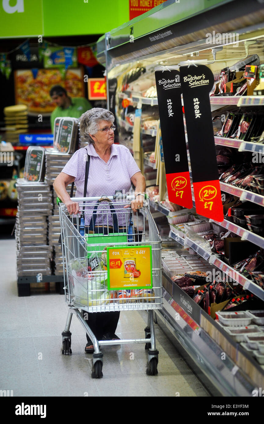 Woman shopping in supermarket Stock Photo