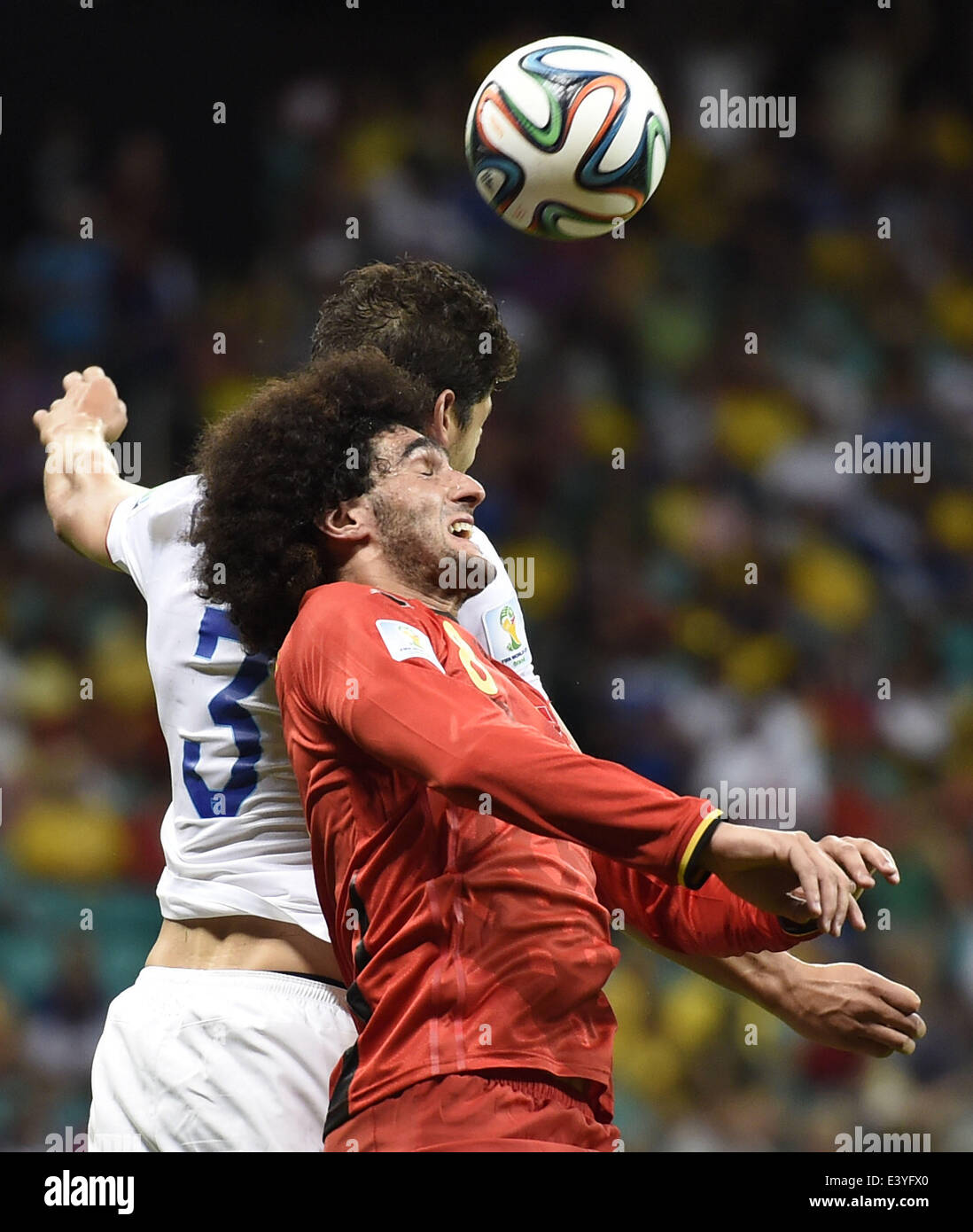 Salvador, Brazil. 1st July, 2014. Omar Gonzalez (L) of the U.S. competes for a header with Belgium's Marouane Fellaini during a Round of 16 match between Belgium and the U.S. of 2014 FIFA World Cup at the Arena Fonte Nova Stadium in Salvador, Brazil, on July 1, 2014. Credit:  Lui Siu Wai/Xinhua/Alamy Live News Stock Photo