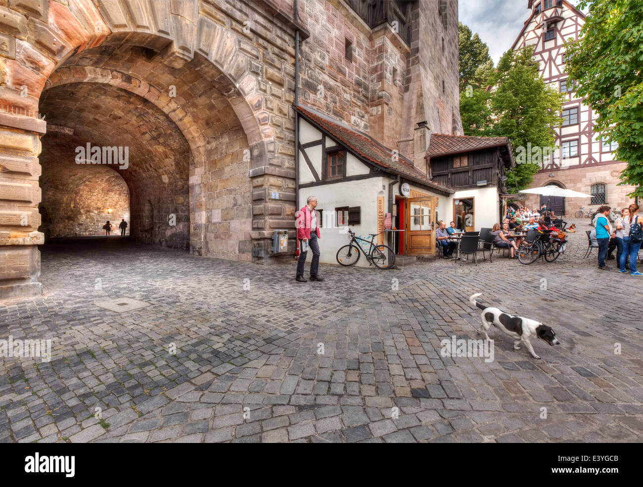 The Pilatuhaus and the Tiergärtnertor (Zoo Gate) on the city walls that open up to Tiergärtnertorplatz in Nuremberg. Stock Photo