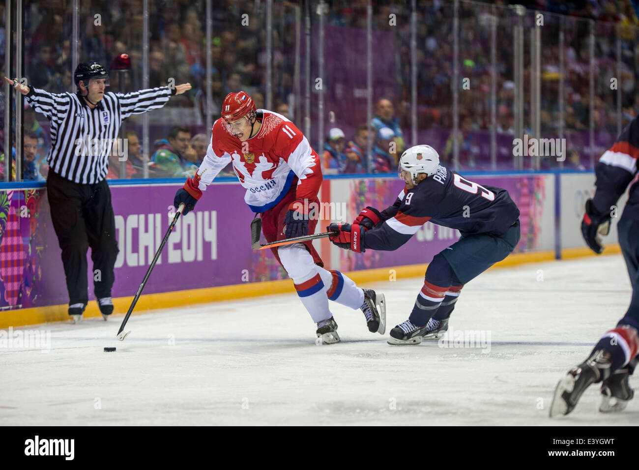 Zach parise hi-res stock photography and images - Alamy