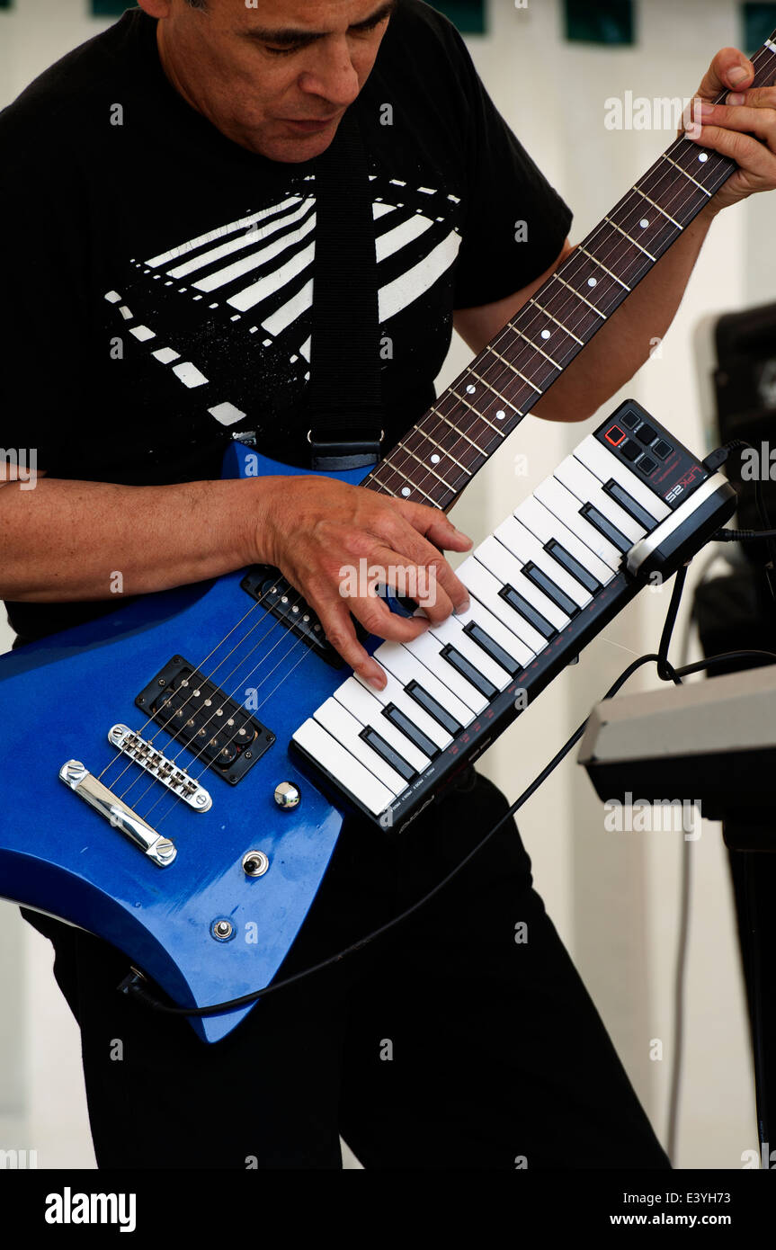 Guitar keyboard hi-res stock photography and images - Alamy