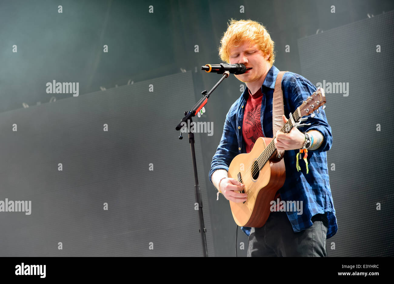 Ed sheeran hi-res stock photography and images - Alamy