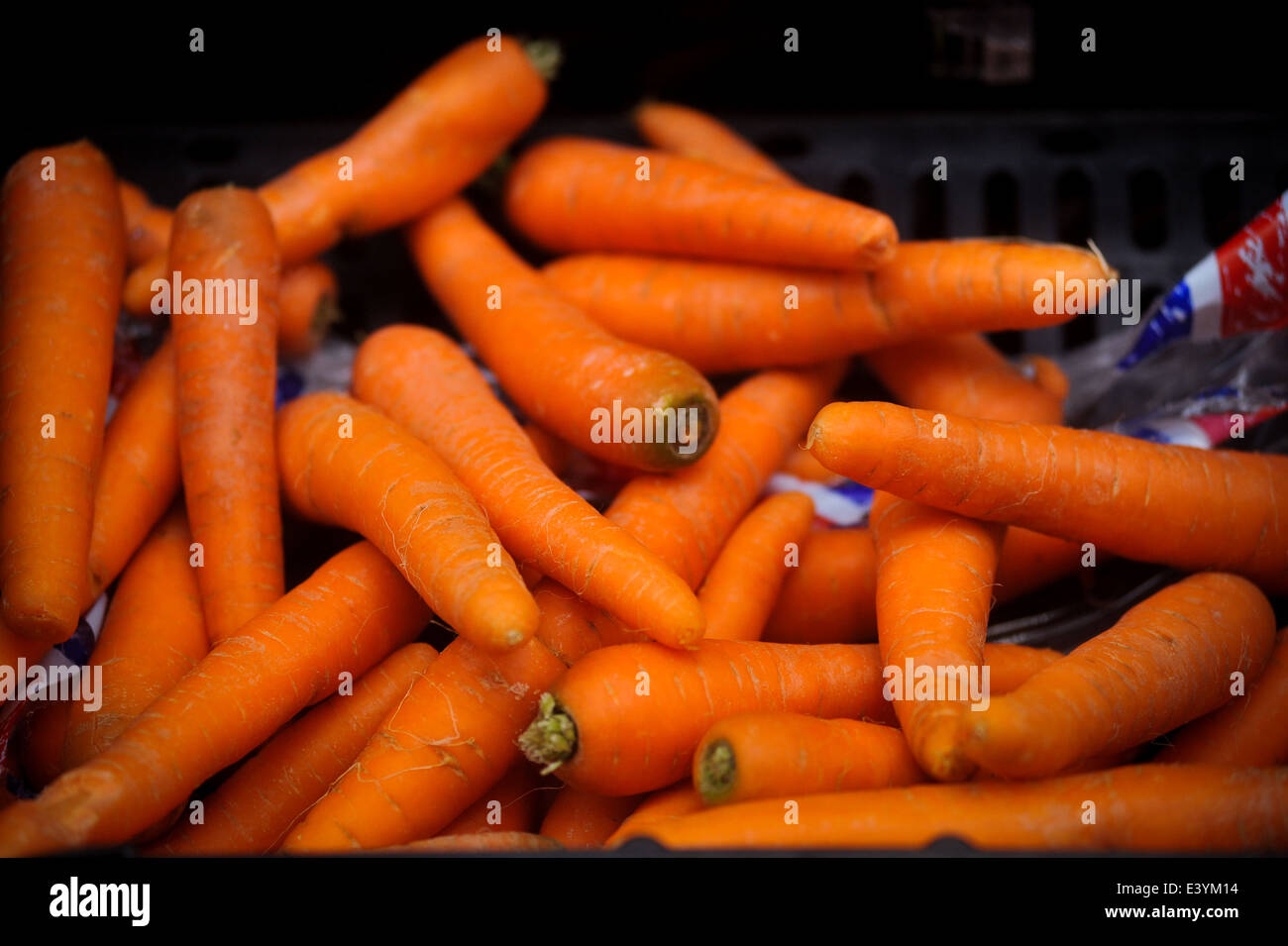 Loose carrots for sale in a supermarket Stock Photo