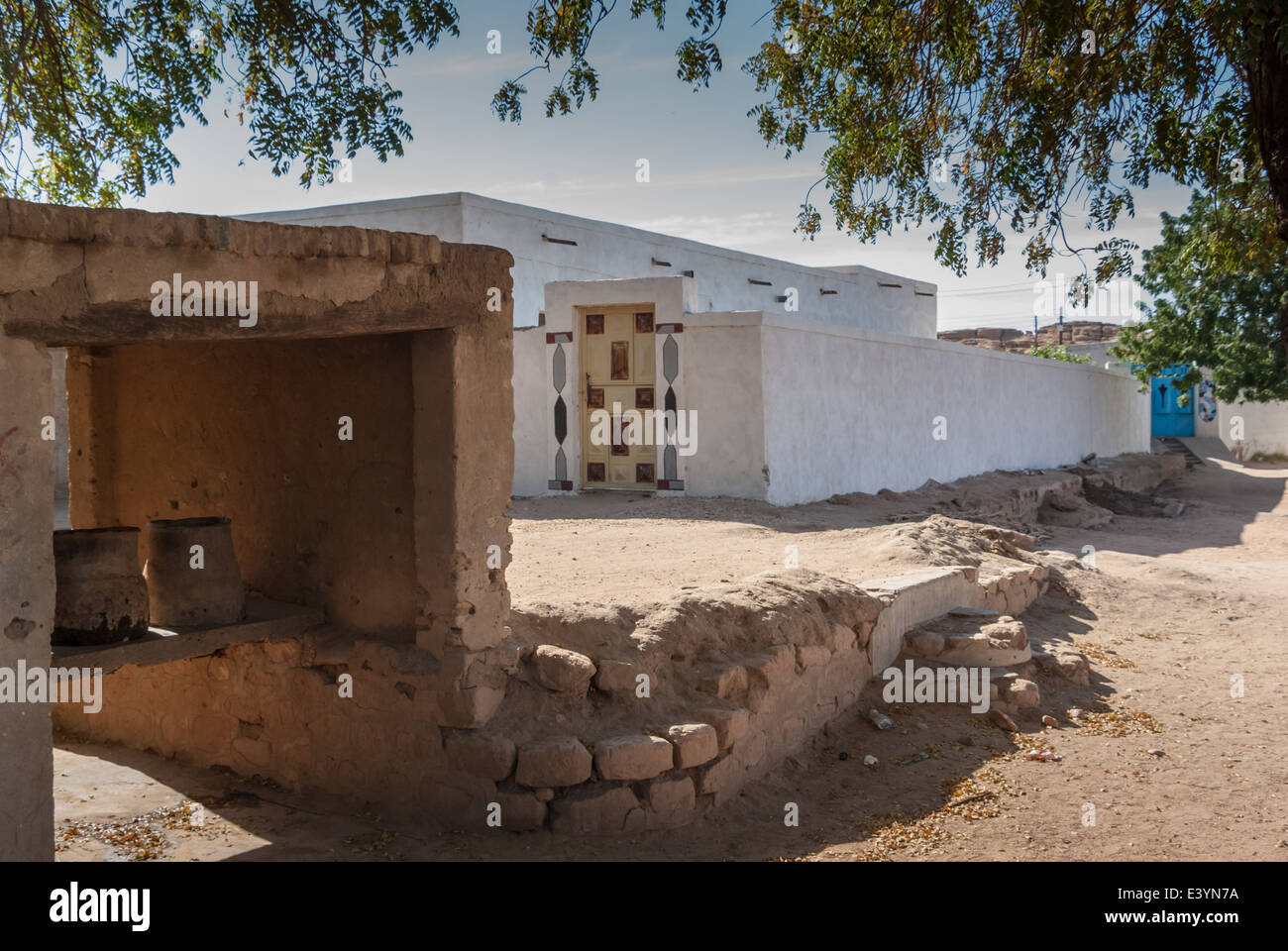 Zeer(s) in mazeera and Nubian house, Karima, northern Sudan Stock Photo