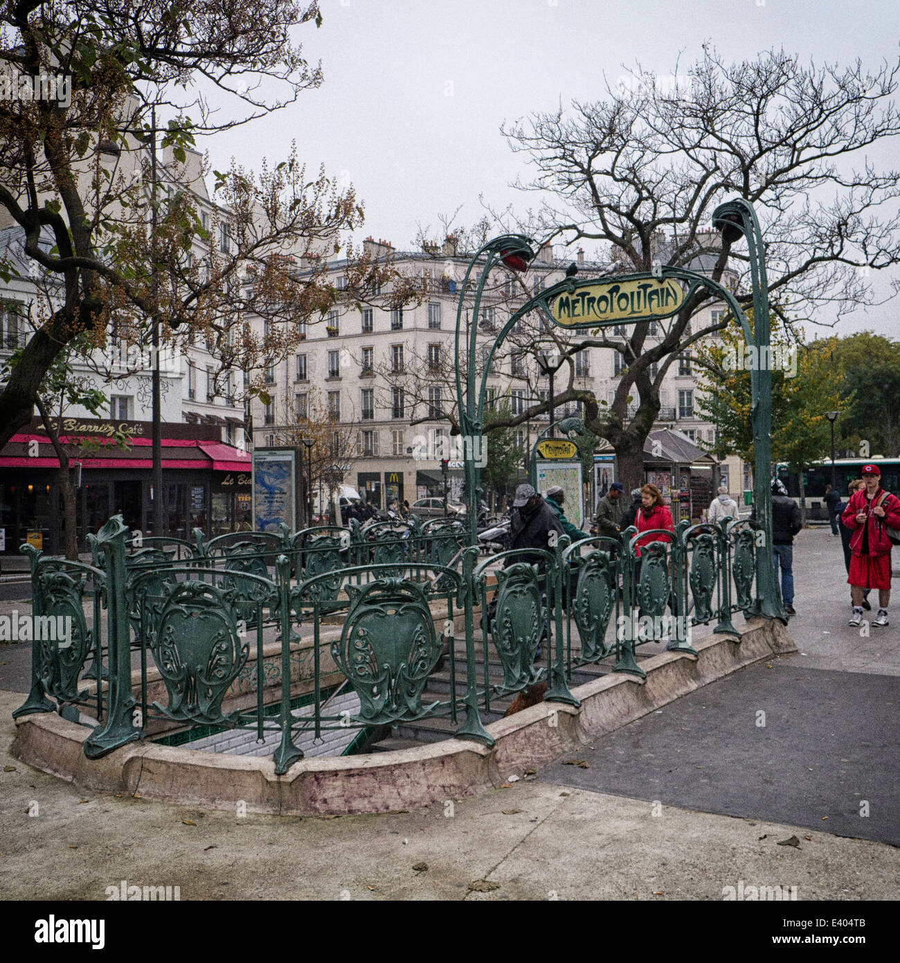 Rue Menilmontant in the 20th arrondissement of Paris Stock Photo - Alamy