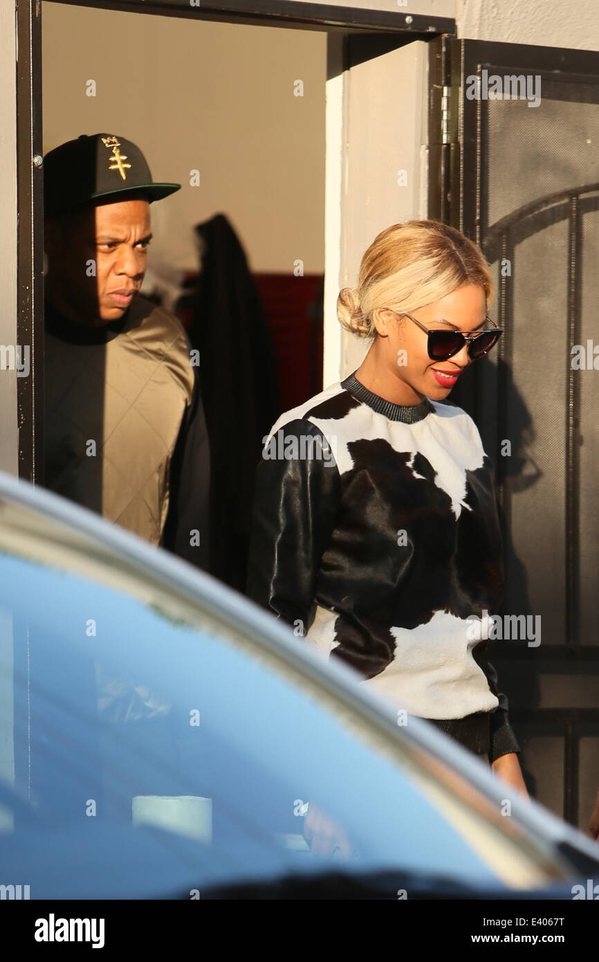 Beyonce and Jay Z leaving through the rear entrance of Crossroads ...