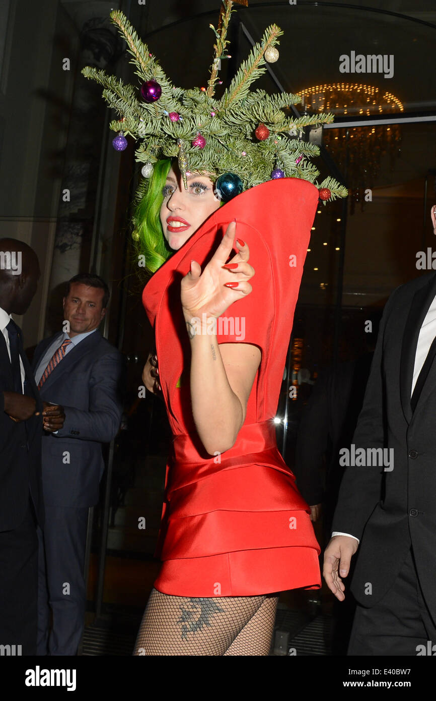 lady gaga christmas tree dress Lady Gaga