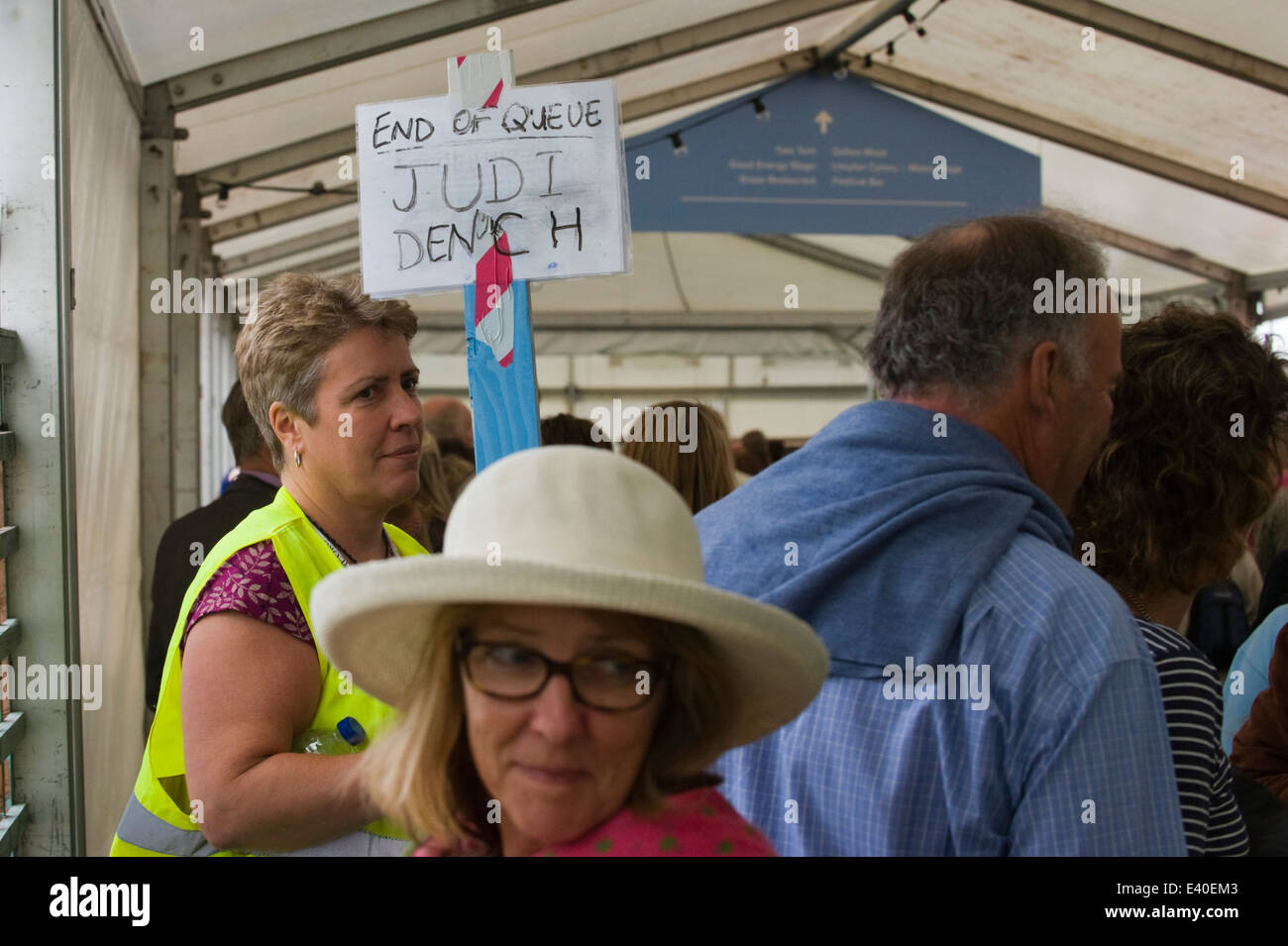 Steward with END OF QUEUE FOR JUDI DENCH sign at Hay Festival 2014 ©Jeff Morgan Stock Photo
