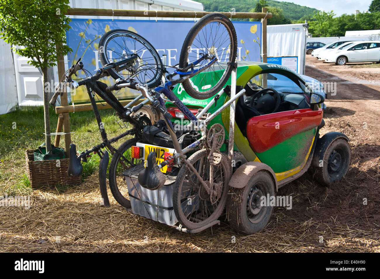 Muddy RENAULT TWIZY electric eco car with mountain bike rack at Hay  Festival 2014 ©Jeff Morgan Stock Photo - Alamy