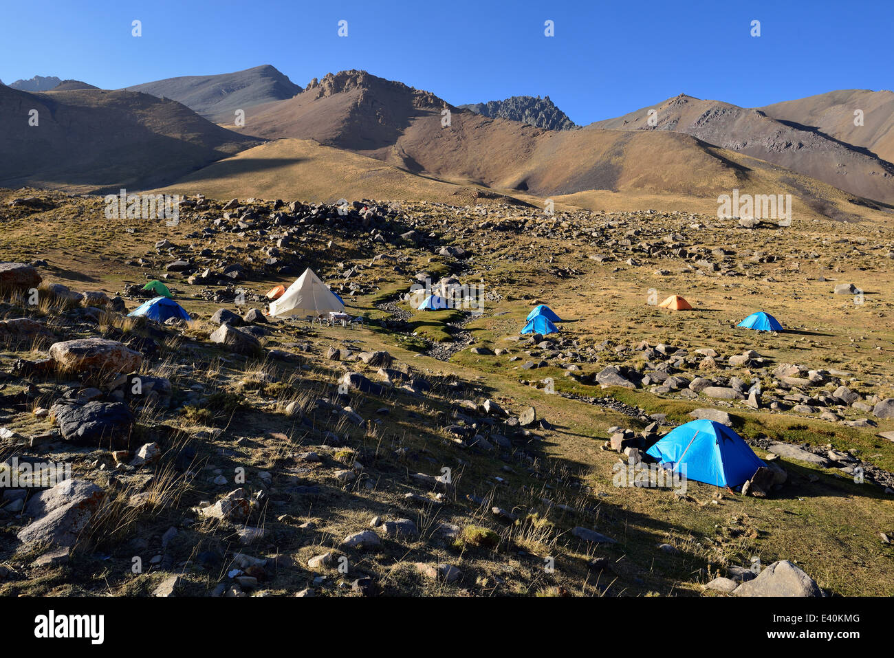 Iran, Mazandaran, tent camp on Hezar Som plateau, Alam Kuh area, Takht-e Suleyman Massif, Alborz Mountains Stock Photo