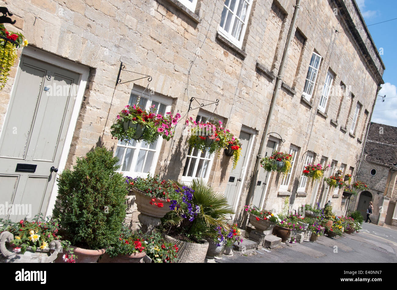 Cottages with hanging basket hires stock photography and images Alamy