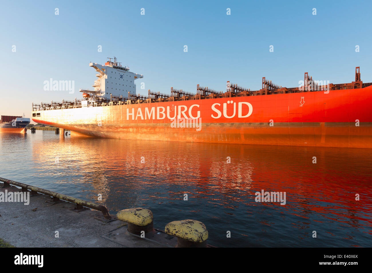 Germany, Hamburg, container ship on River Elbe Stock Photo