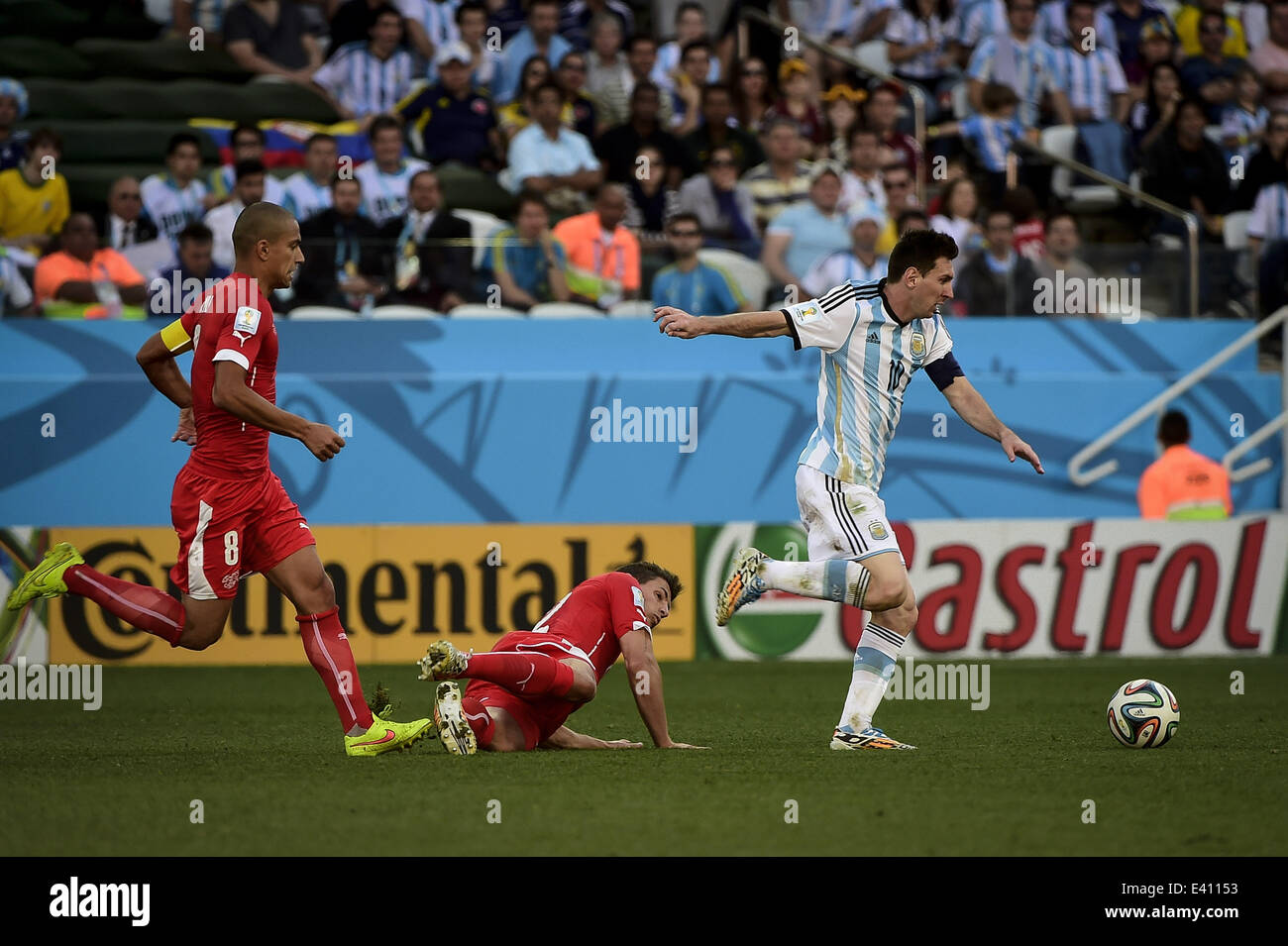 Sao Paolo, Brazil. 1st July, 2014. Lionel Messi (10) carries the ball trough the midfiel to pass to Angel Di Maria socre for Argentina, at the extra Time of the match #55, for the Round of 16 of the 2014 World Cup, between Argentina and Switzerland, this tuesday, July 1st, in Sao Paulo Credit:  Gustavo Basso/NurPhoto/ZUMA Wire/Alamy Live News Stock Photo