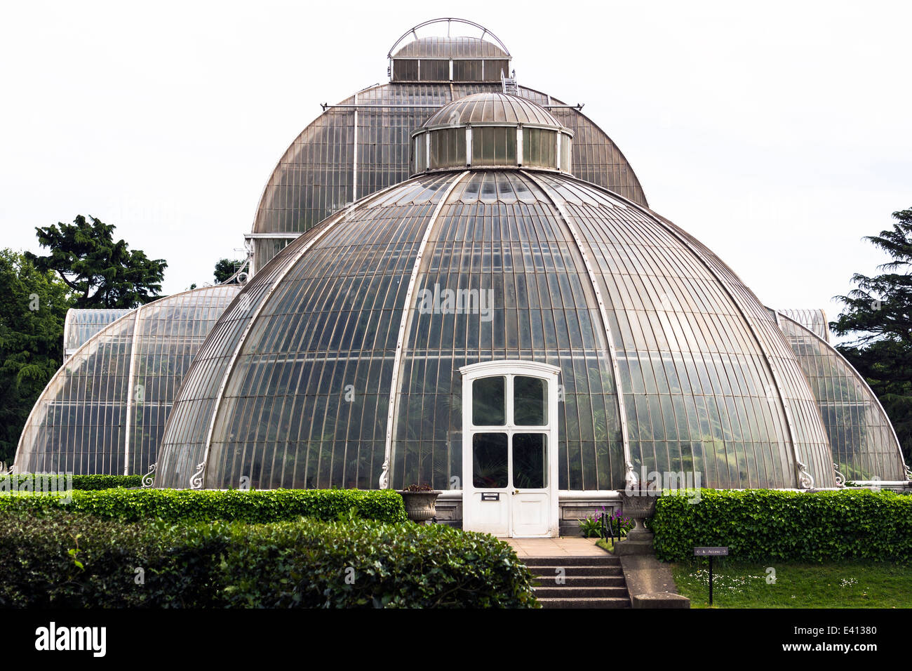 UK, London, Kew, palm house of Royal Botanic Gardens, Kew Gardens Stock Photo