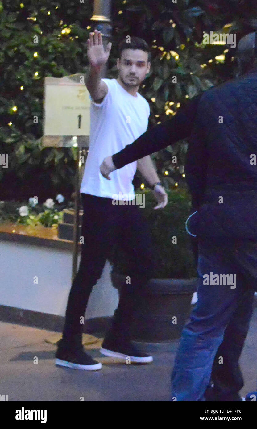 One Direction leaving their hotel Featuring: Liam Payne Where: Milan, Italy  When: 13 Dec 2013 Stock Photo - Alamy, image size:833x1390