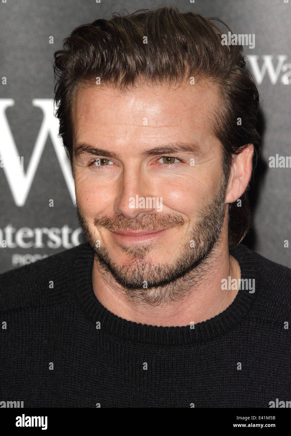 David beckham real madrid signing hi-res stock photography David beckham real madrid signing hi-res stock photography