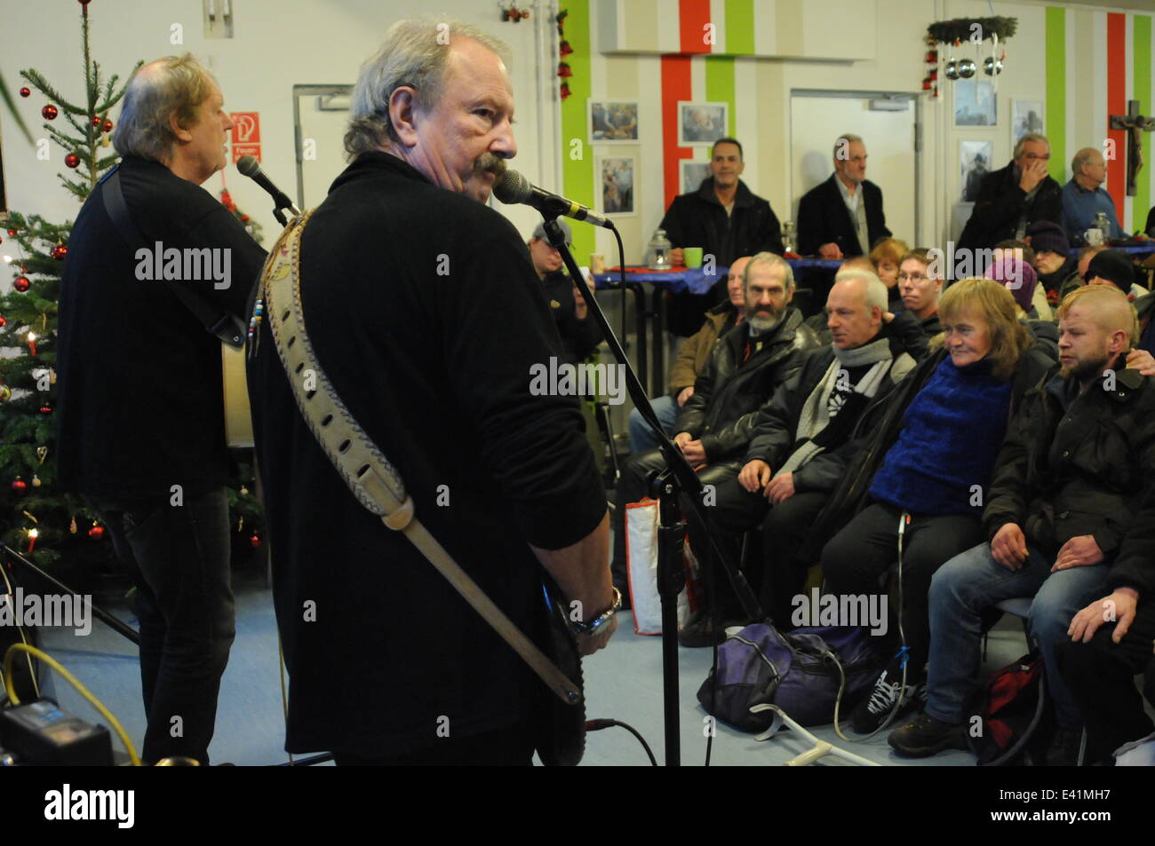 Gunter Gabriel Performs Live For Bahnhofsmission At Bahnhof Zoo