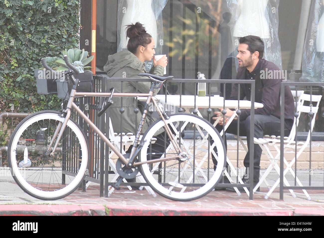 Jesse Metcalfe and Cara Santana with friends at Alfred cafe on Melrose