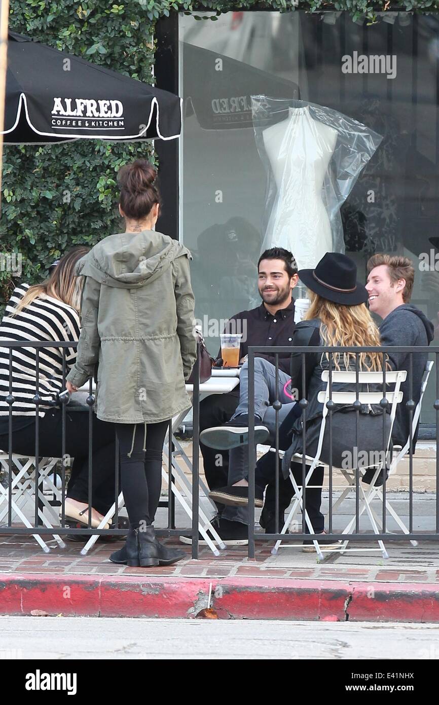 Jesse Metcalfe and Cara Santana with friends at Alfred cafe on Melrose