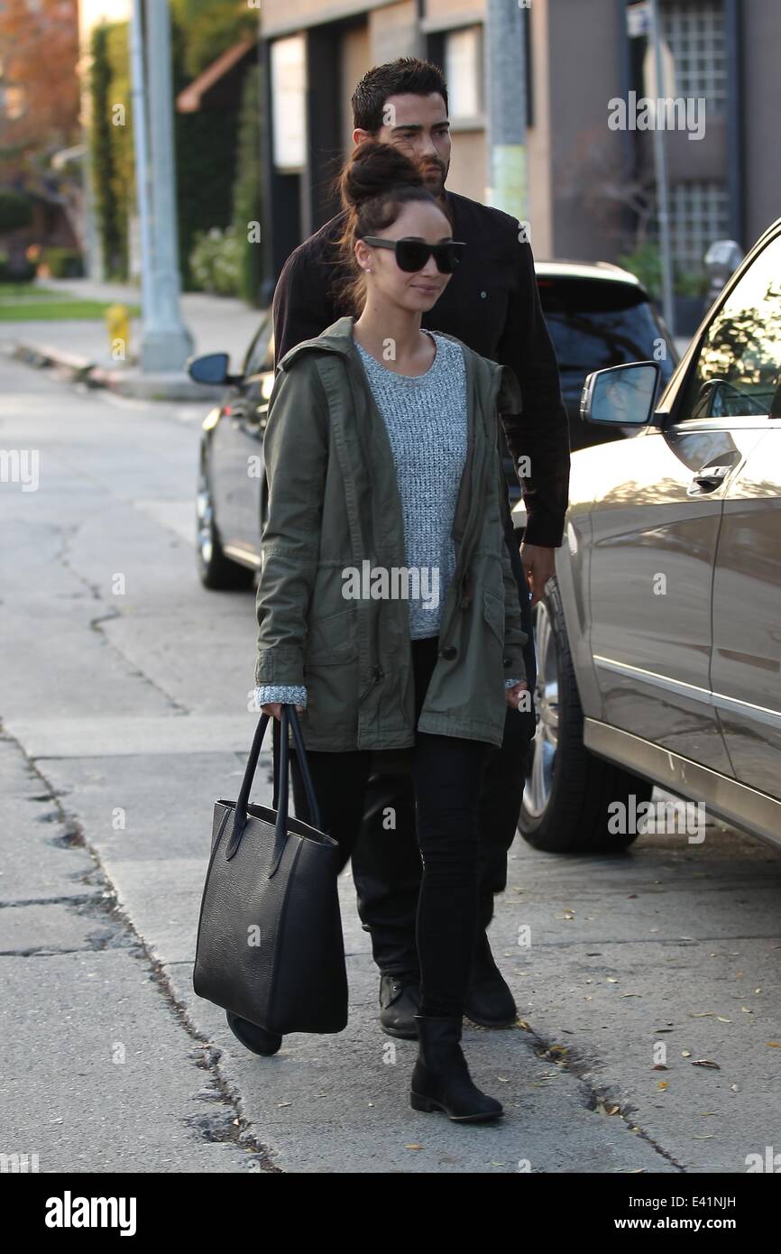 Jesse Metcalfe and Cara Santana with friends at Alfred cafe on Melrose